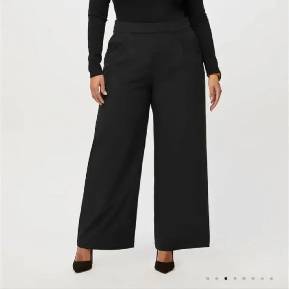 FIGS Pro High Waisted Wide Leg Trouser in Black - Picture 2 of 9